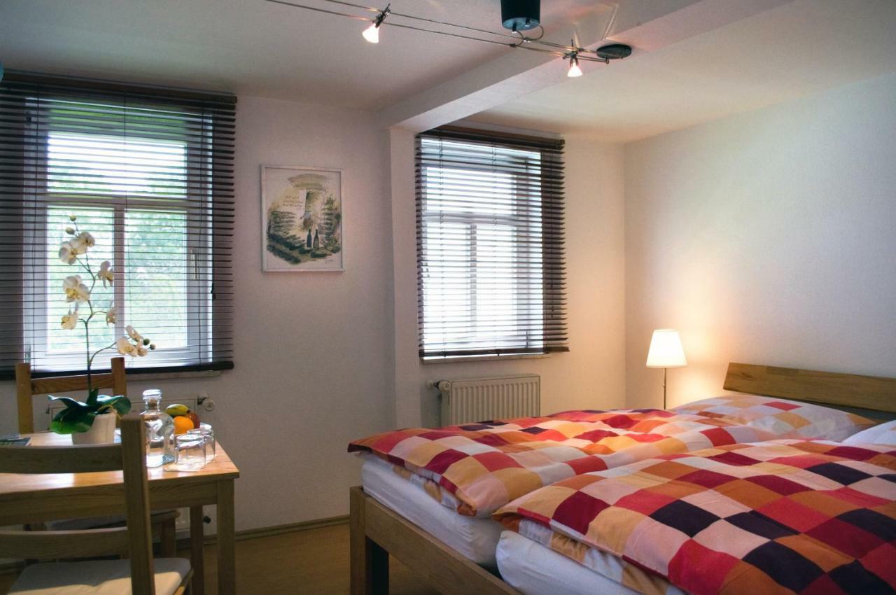 Gaestezimmer Der Adler Wirtschaft 哈滕海姆 外观 照片